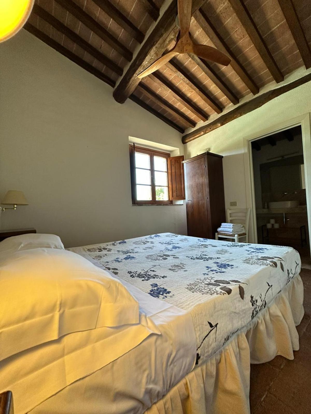 Agriturismo La Peschiera Casole dʼElsa Екстериор снимка