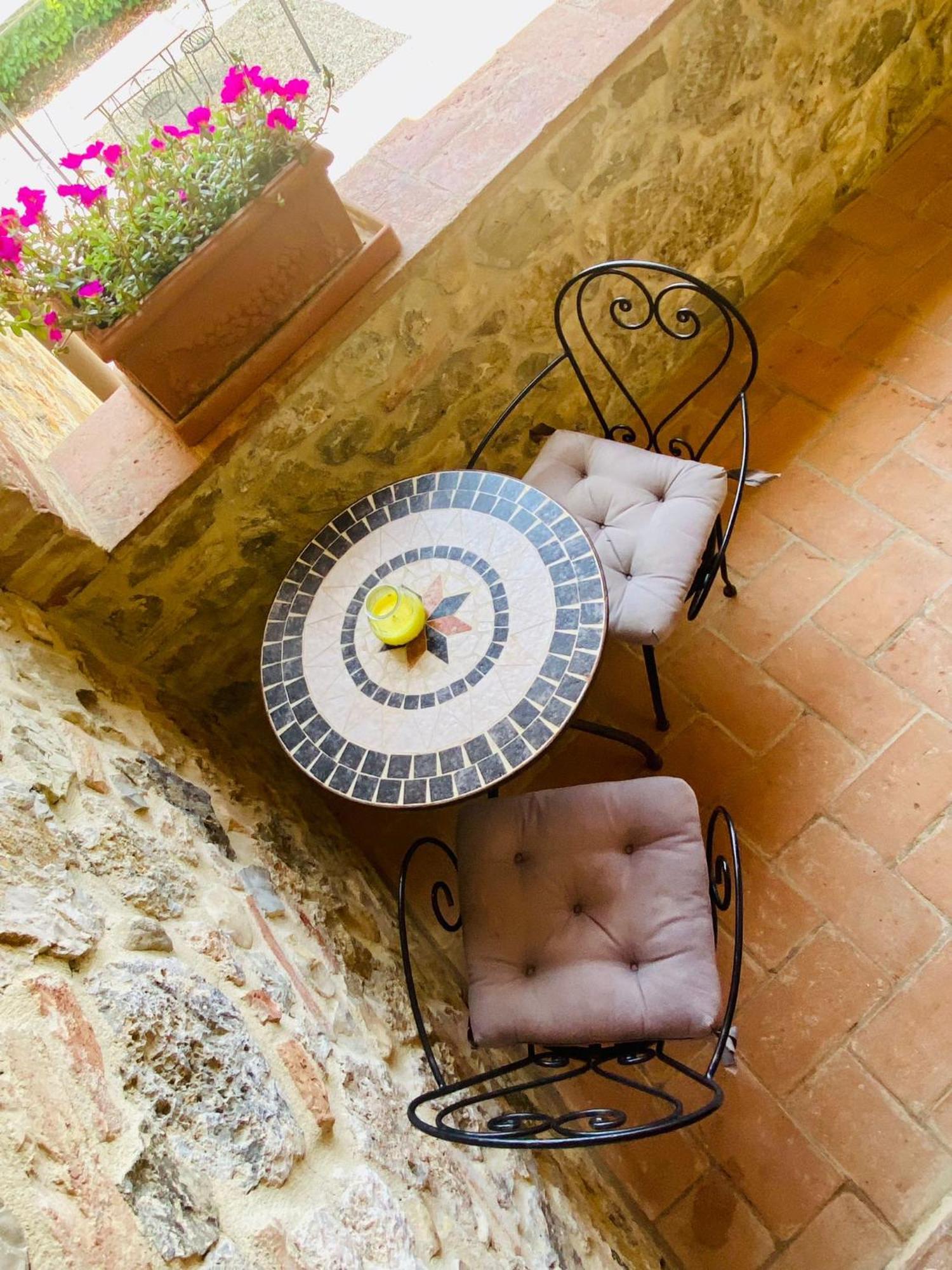 Agriturismo La Peschiera Casole dʼElsa Екстериор снимка