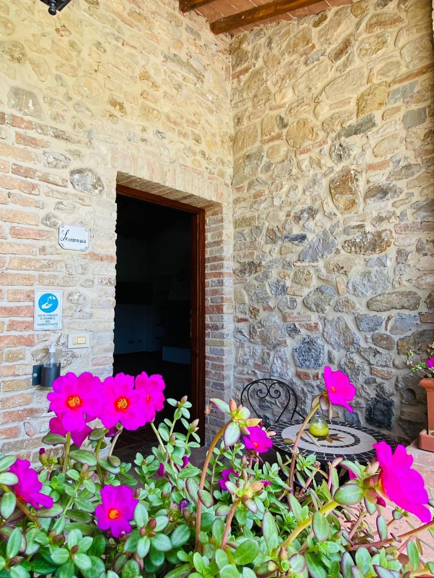 Agriturismo La Peschiera Casole dʼElsa Екстериор снимка