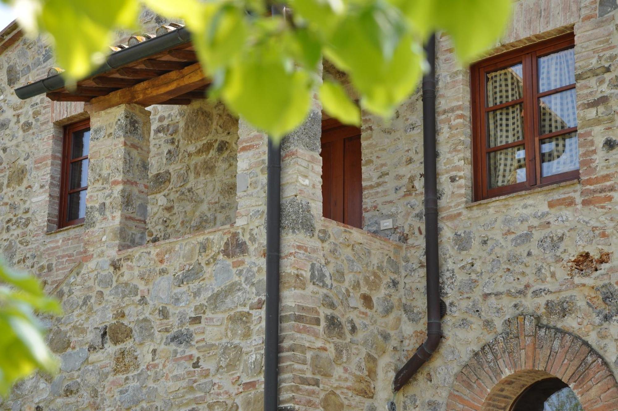Agriturismo La Peschiera Casole dʼElsa Екстериор снимка
