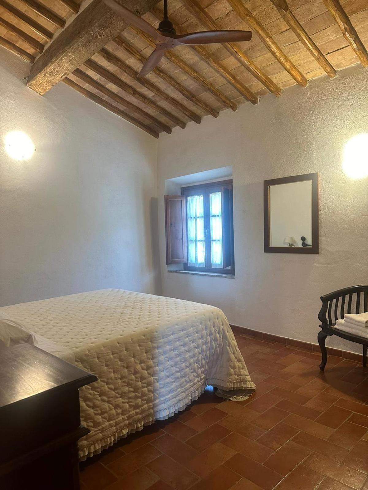 Agriturismo La Peschiera Casole dʼElsa Екстериор снимка
