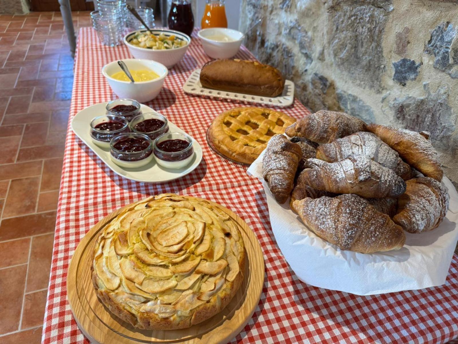 Agriturismo La Peschiera Casole dʼElsa Екстериор снимка