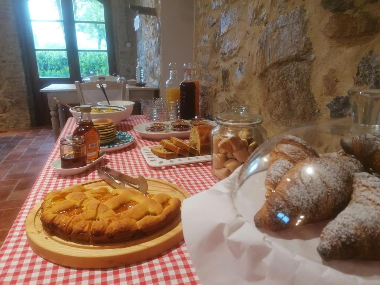 Agriturismo La Peschiera Casole dʼElsa Екстериор снимка