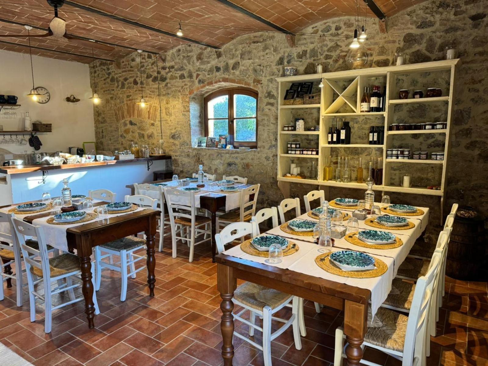 Agriturismo La Peschiera Casole dʼElsa Екстериор снимка